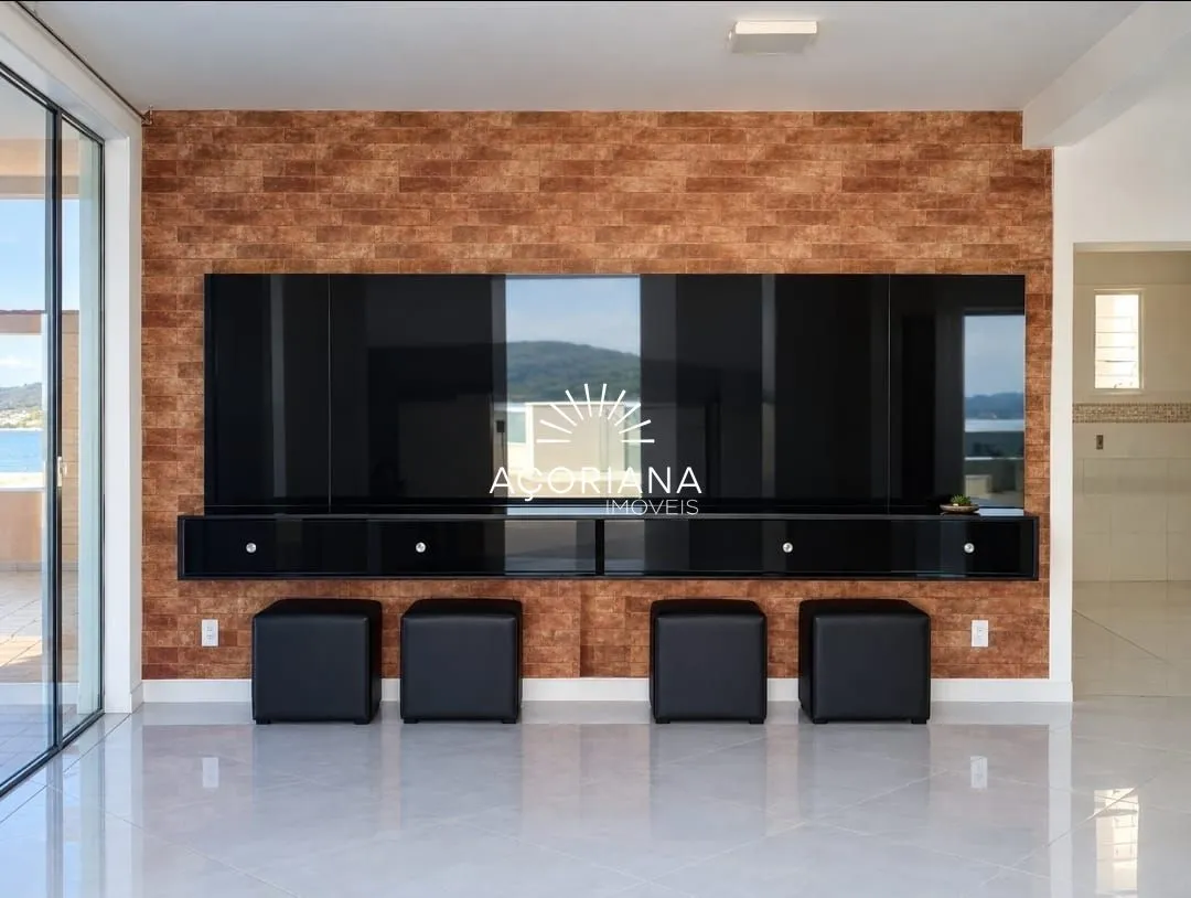 Water view in a 5-bedroom house, 350 m² — photo 4