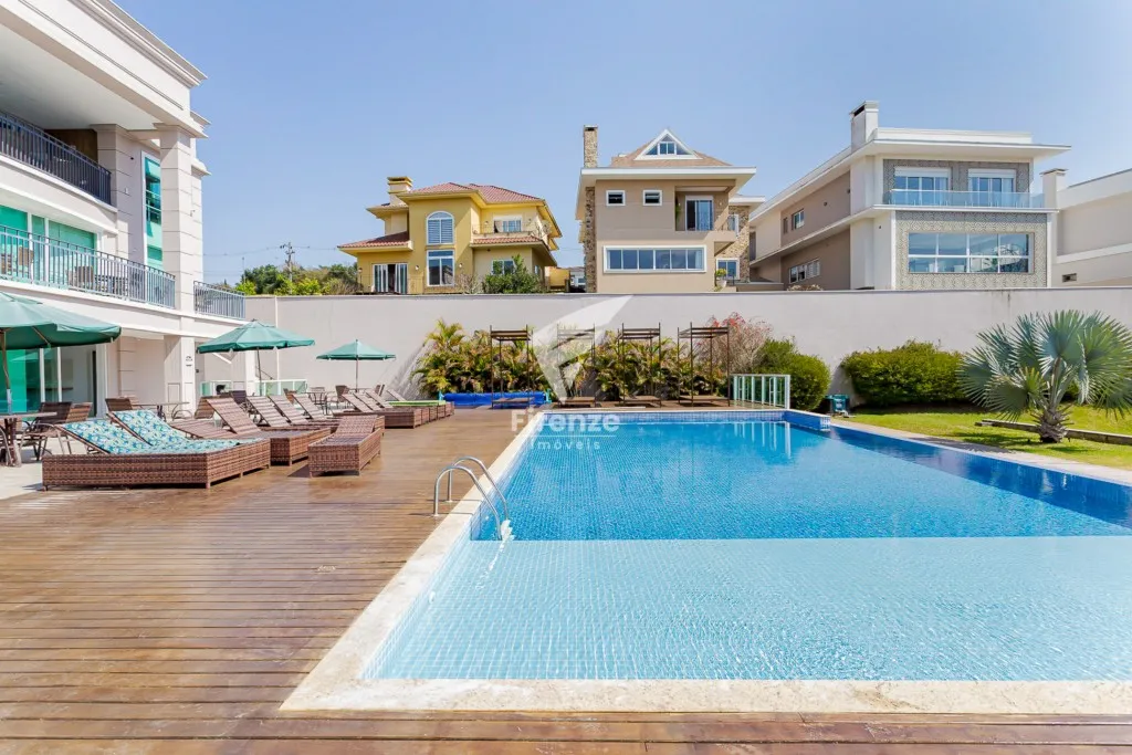 Furnished house with 4 bedrooms and 320 m² — photo 93