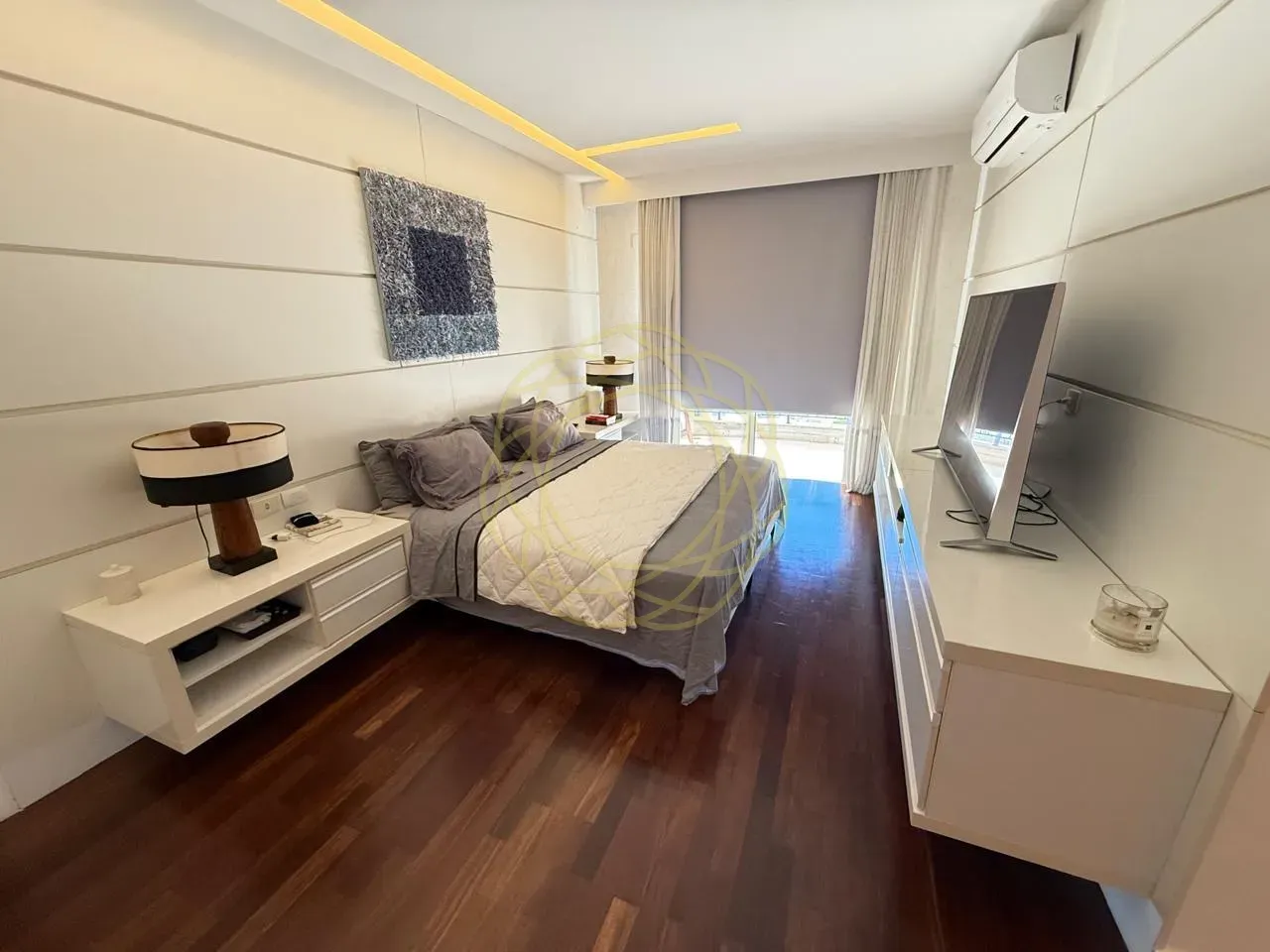 Penthouse-style apartment with 4 bedrooms and 5 baths — photo 17