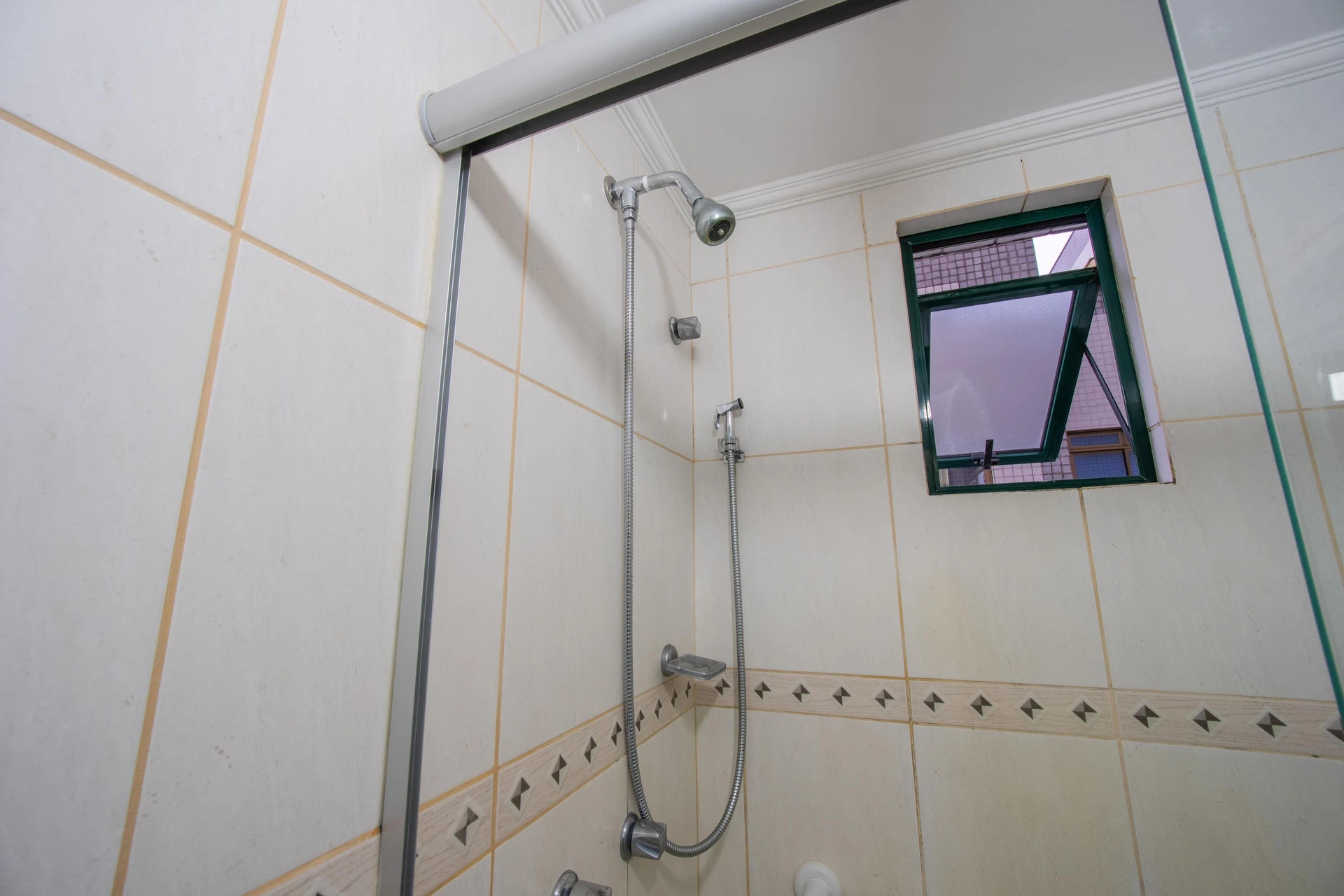 Квартира з 2 спальнями та балконом із грилем — photo 33