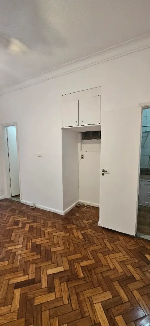 Apartamento com 1 quarto e banheiro com box de vidro — photo 5
