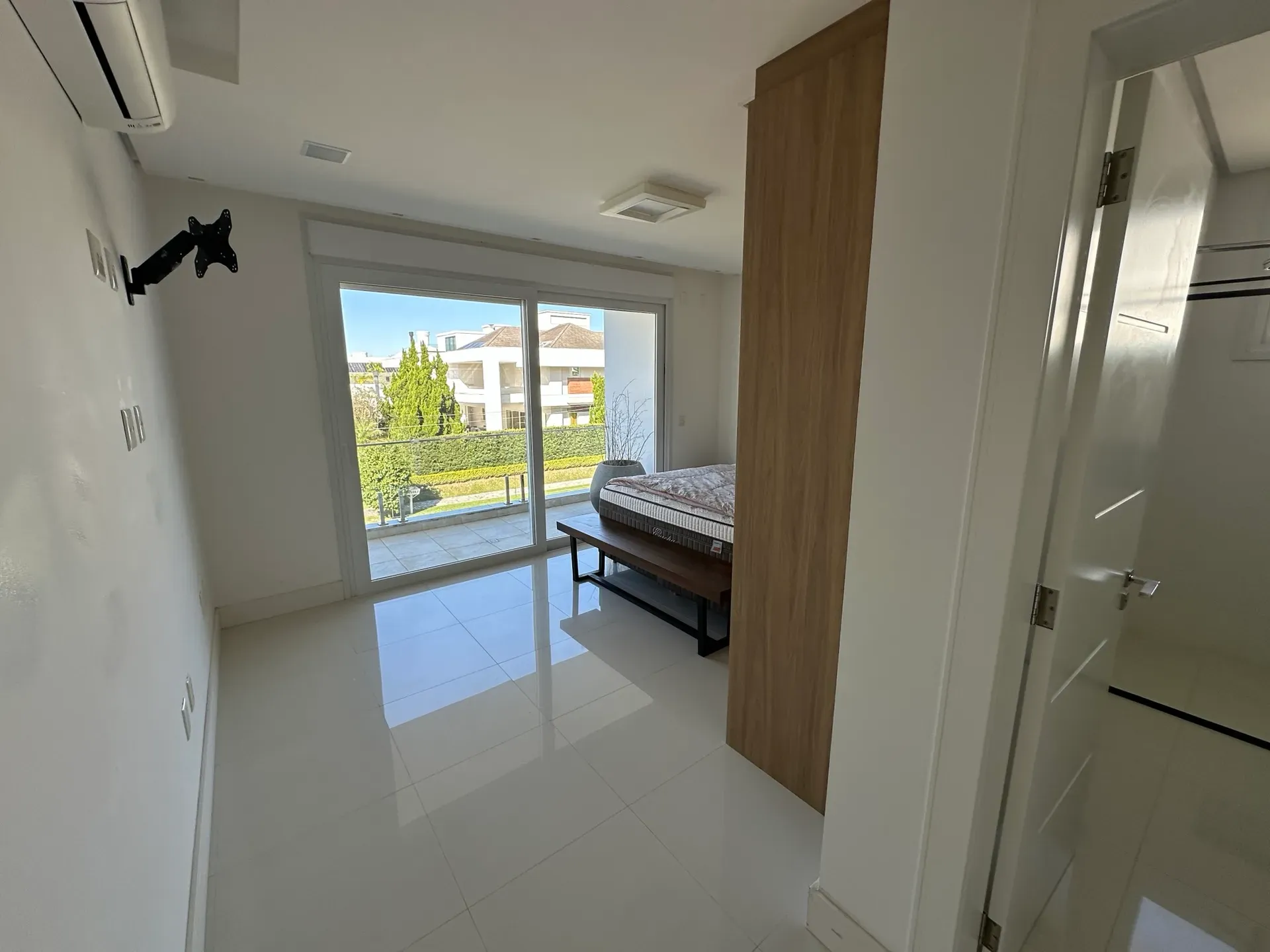 Casa mobiliada com 9 suítes e jacuzzi no prédio — photo 11