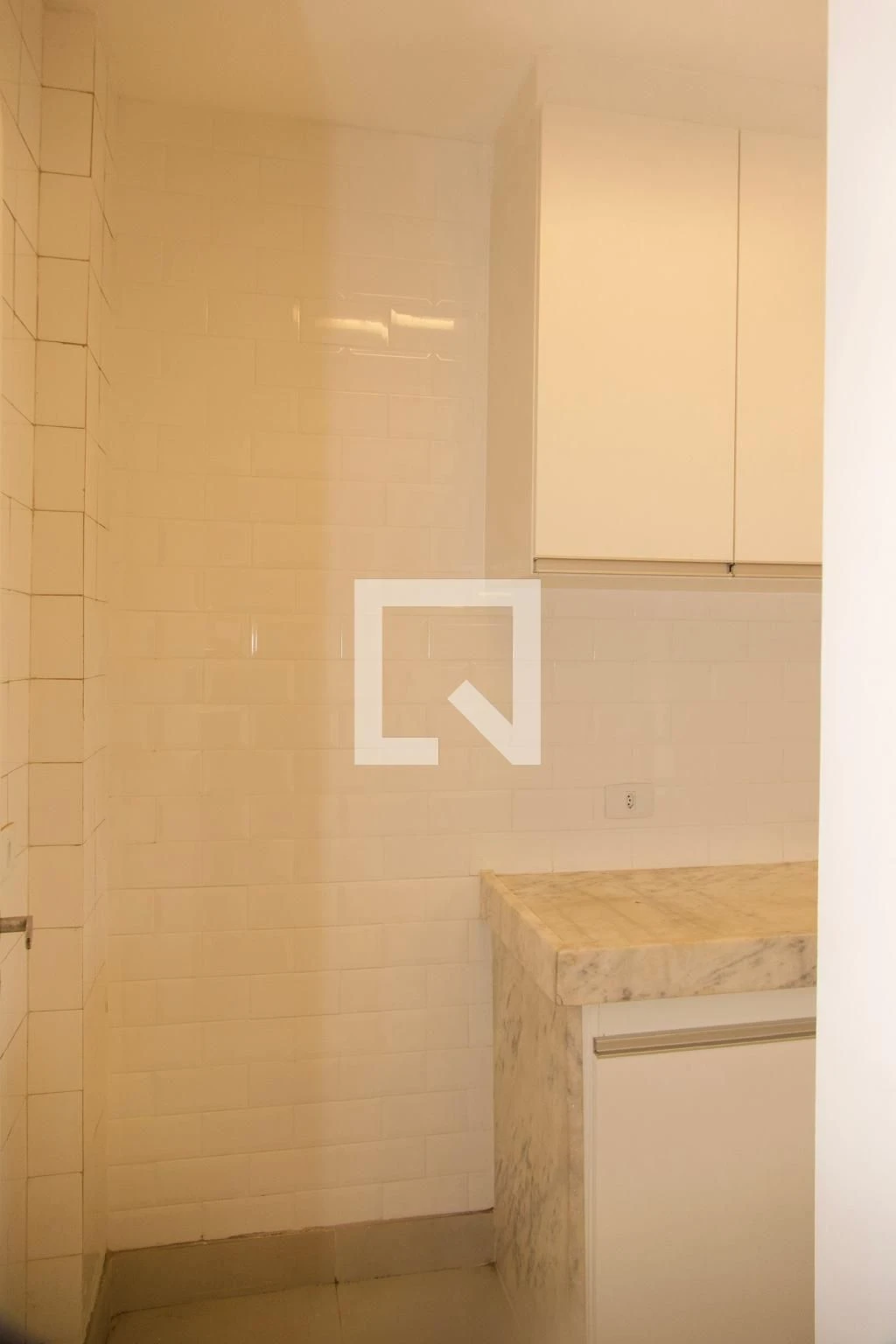 1-bedroom apartment with enclosed kitchen and balcony — photo 2