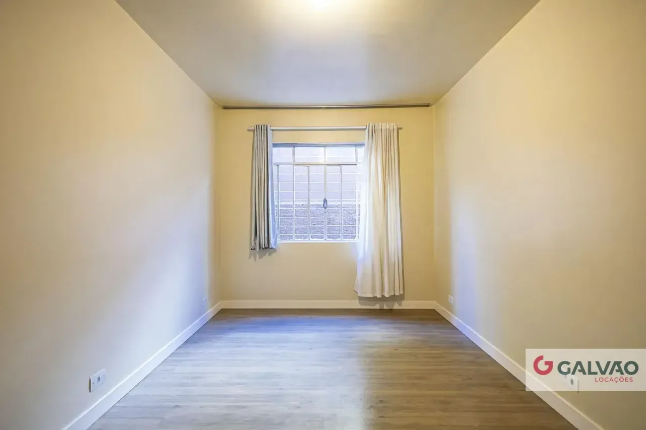 Apartamento com cozinha fechada e 3 dormitórios