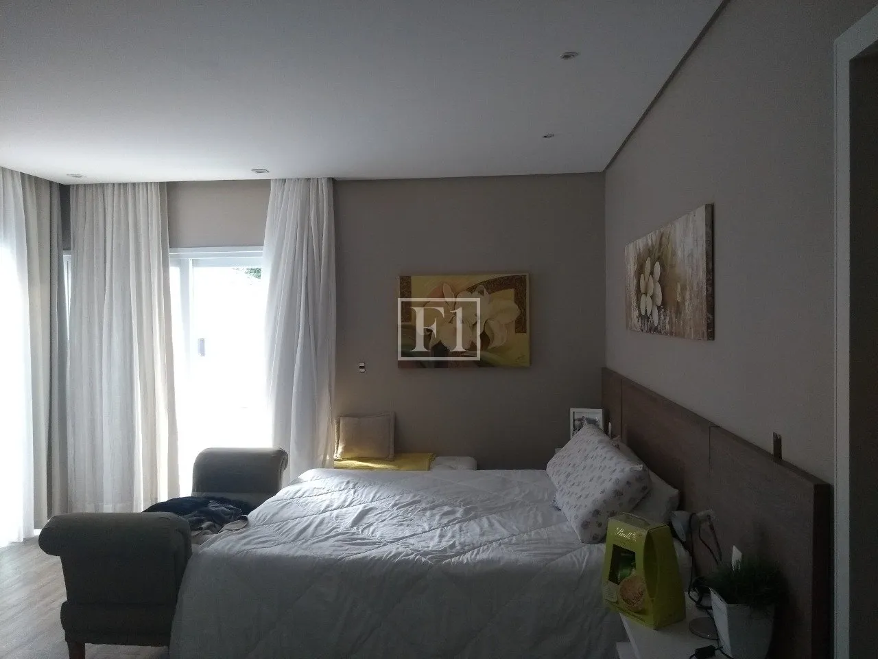 Furnished house, 450 m², with floor-to-ceiling windows — photo 50