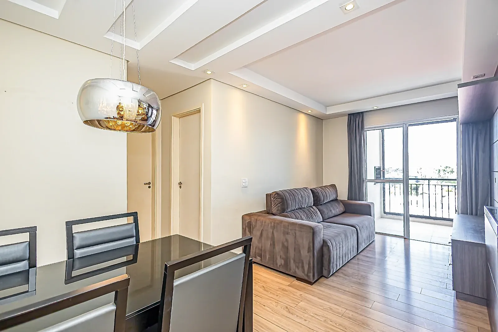 2-bedroom 63 m² apartment with a glass balcony — photo 6