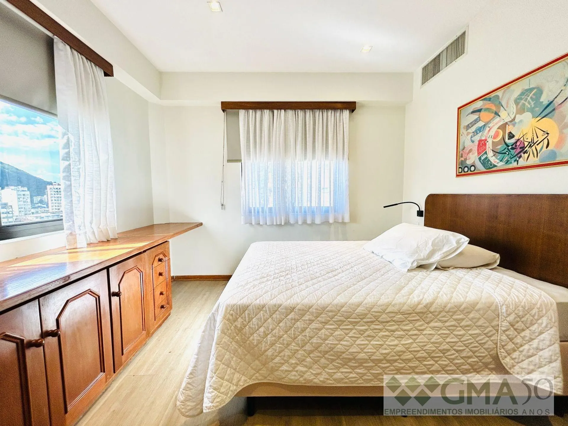 Furnished 87 m² apartment with open-plan kitchen and suite — photo 3
