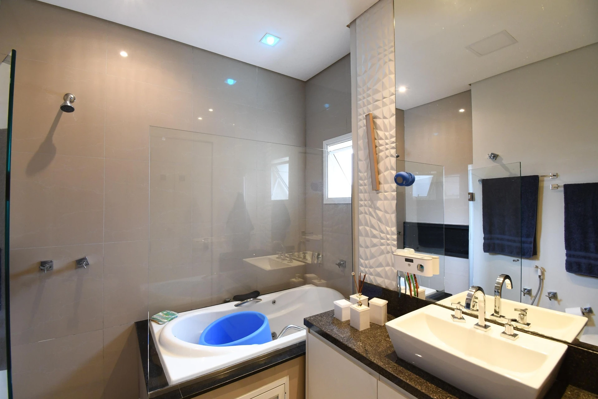 4-bedroom apartment with a dishwasher in Curitiba — photo 32