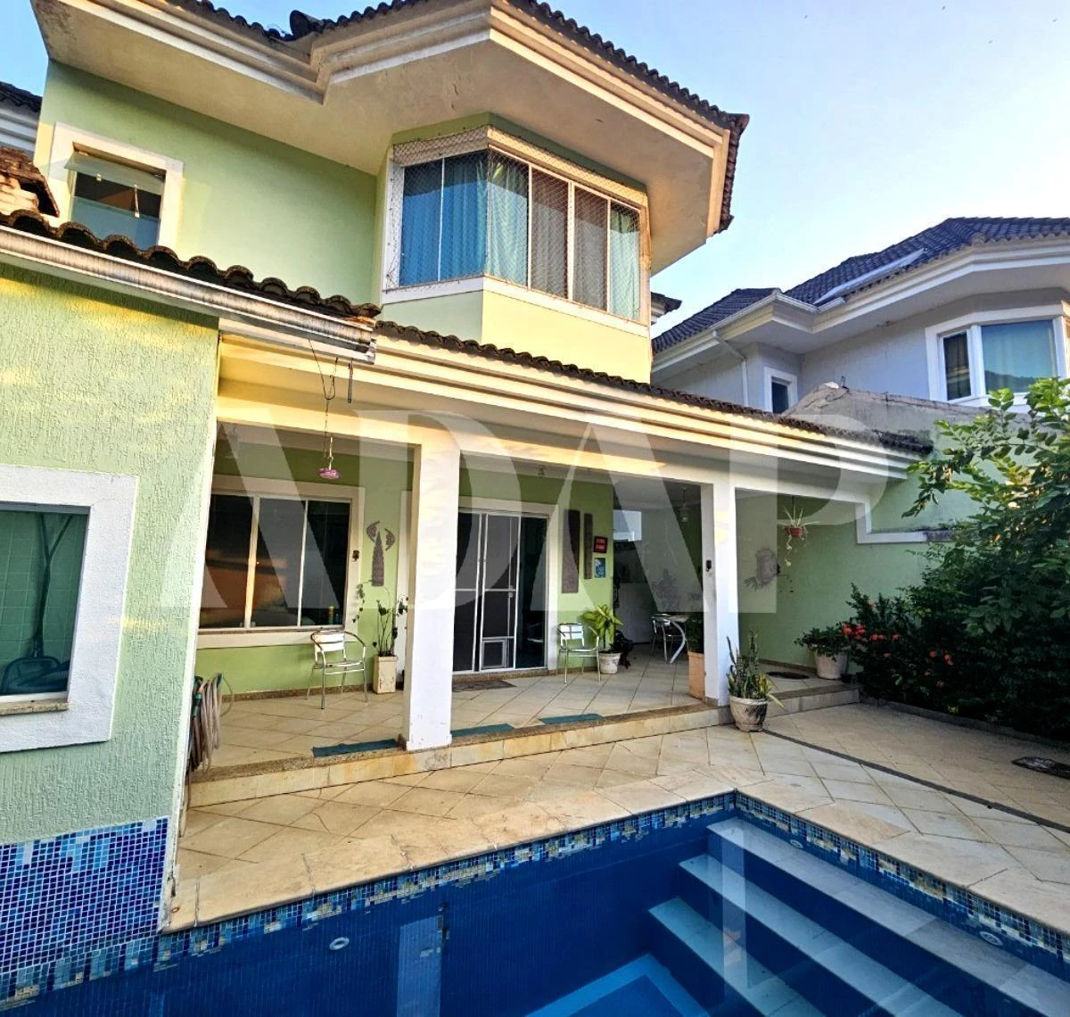 Unfurnished 254 m² house with a built-in balcony grill — photo 12