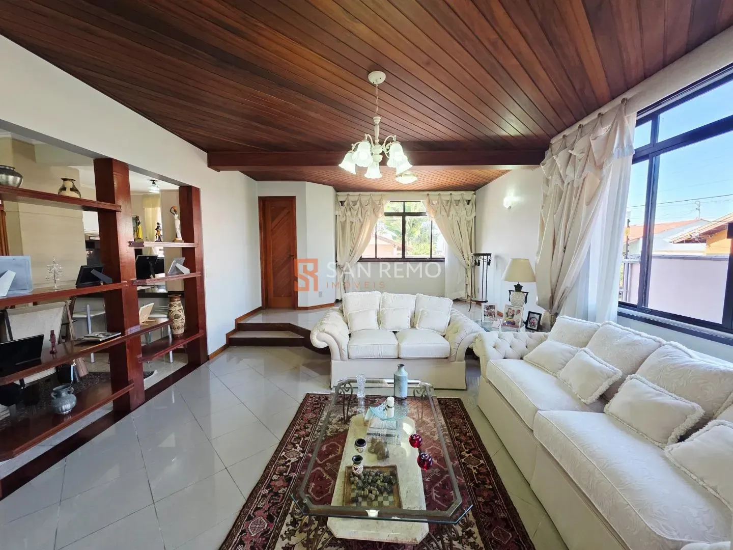 Furnished house with 5 bedrooms and a private BBQ