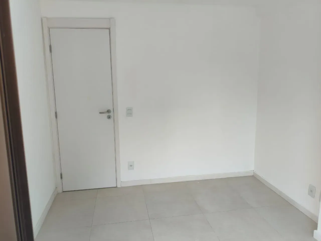 2-bedroom apartment in a building with a gym — photo 12