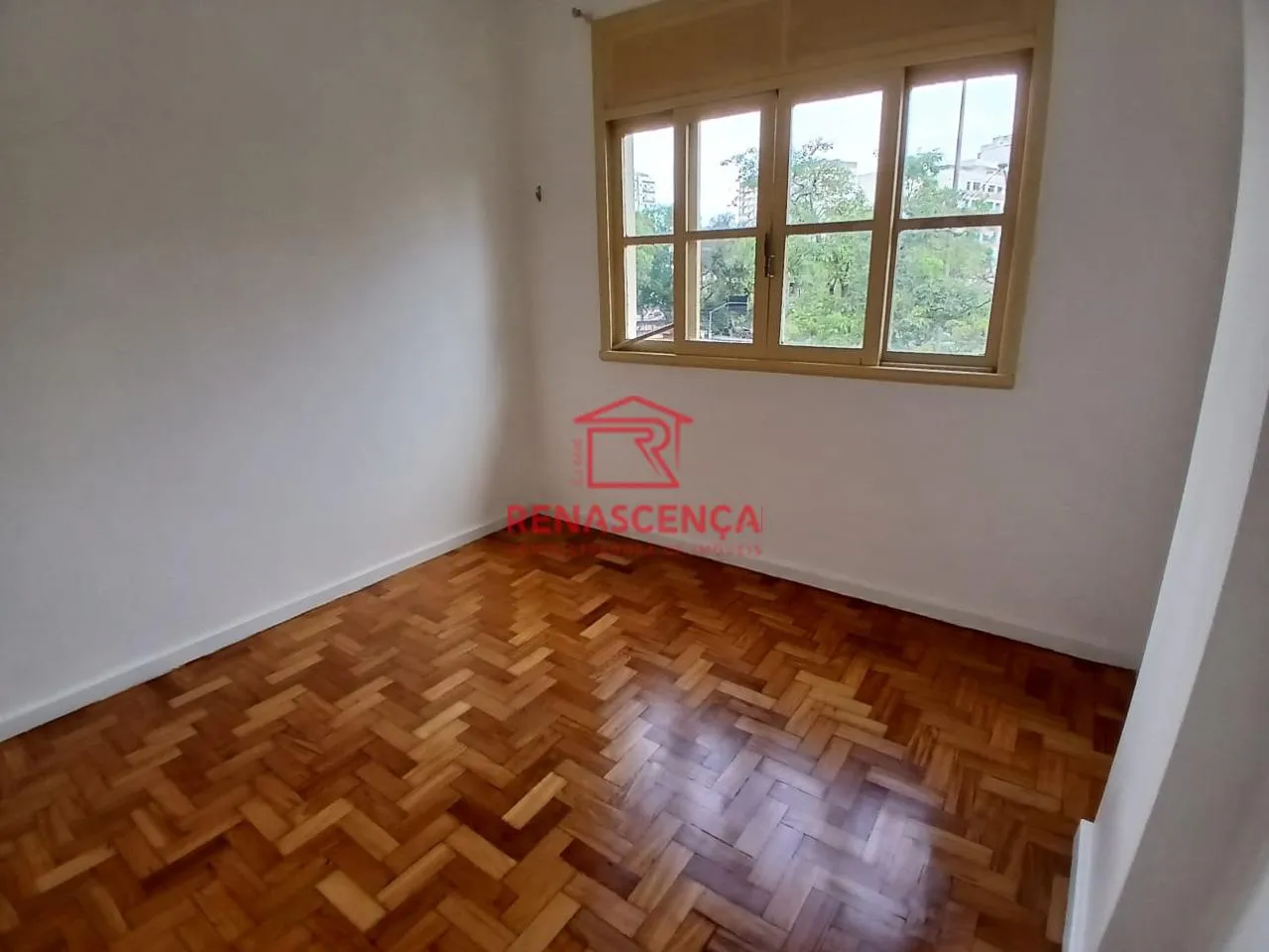 Apartment on the 3rd floor with wood or laminate floors — photo 10