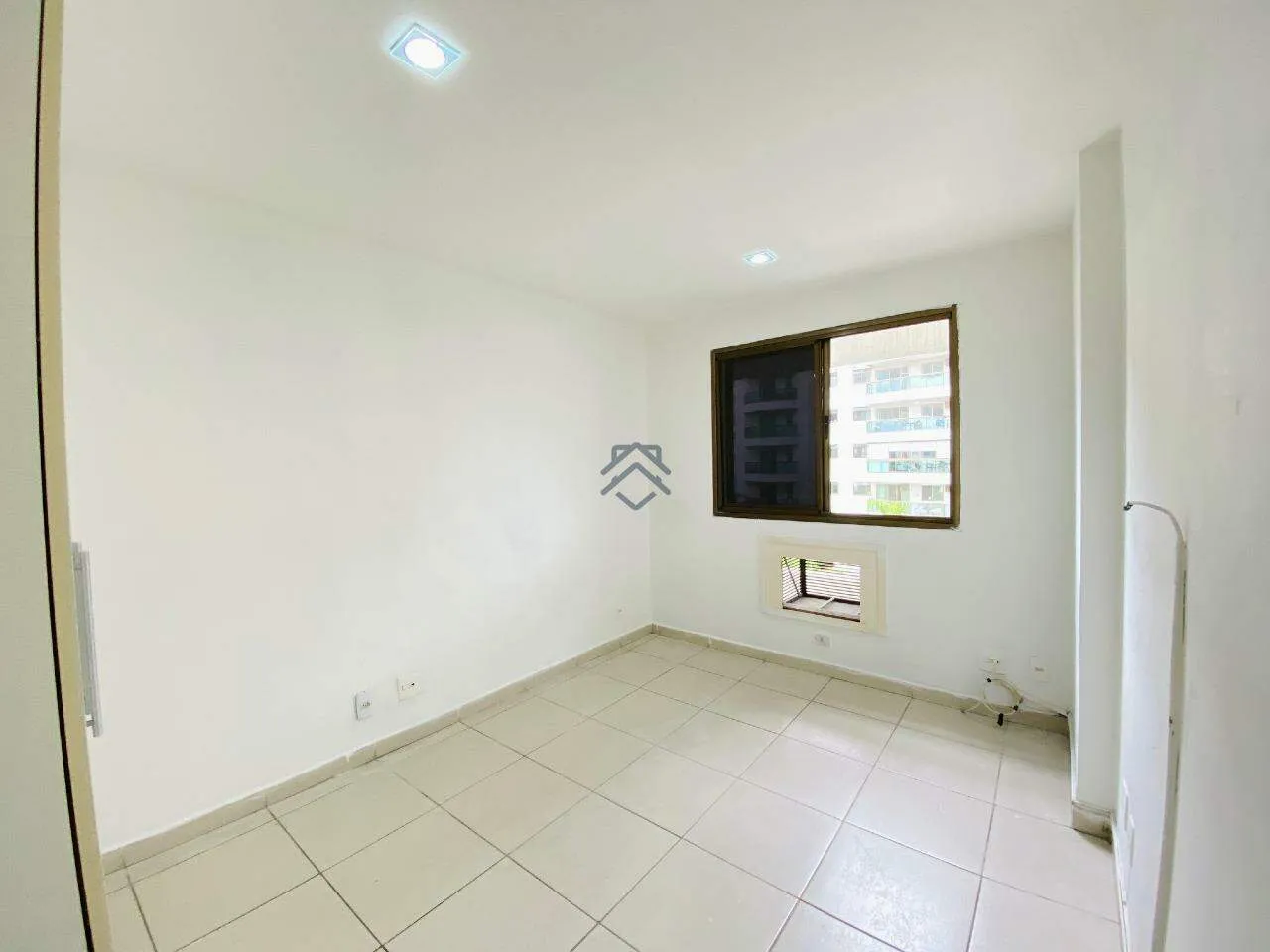 Unfurnished 2-bedroom apartment with 2 bathrooms — photo 16