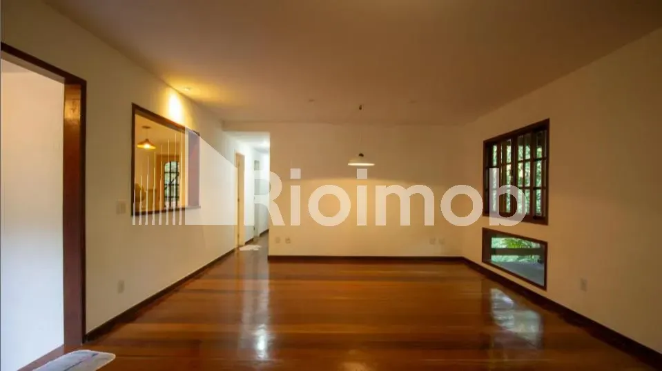 Casa de 4 dormitorios con 4 baños y parrilla embutida — photo 7