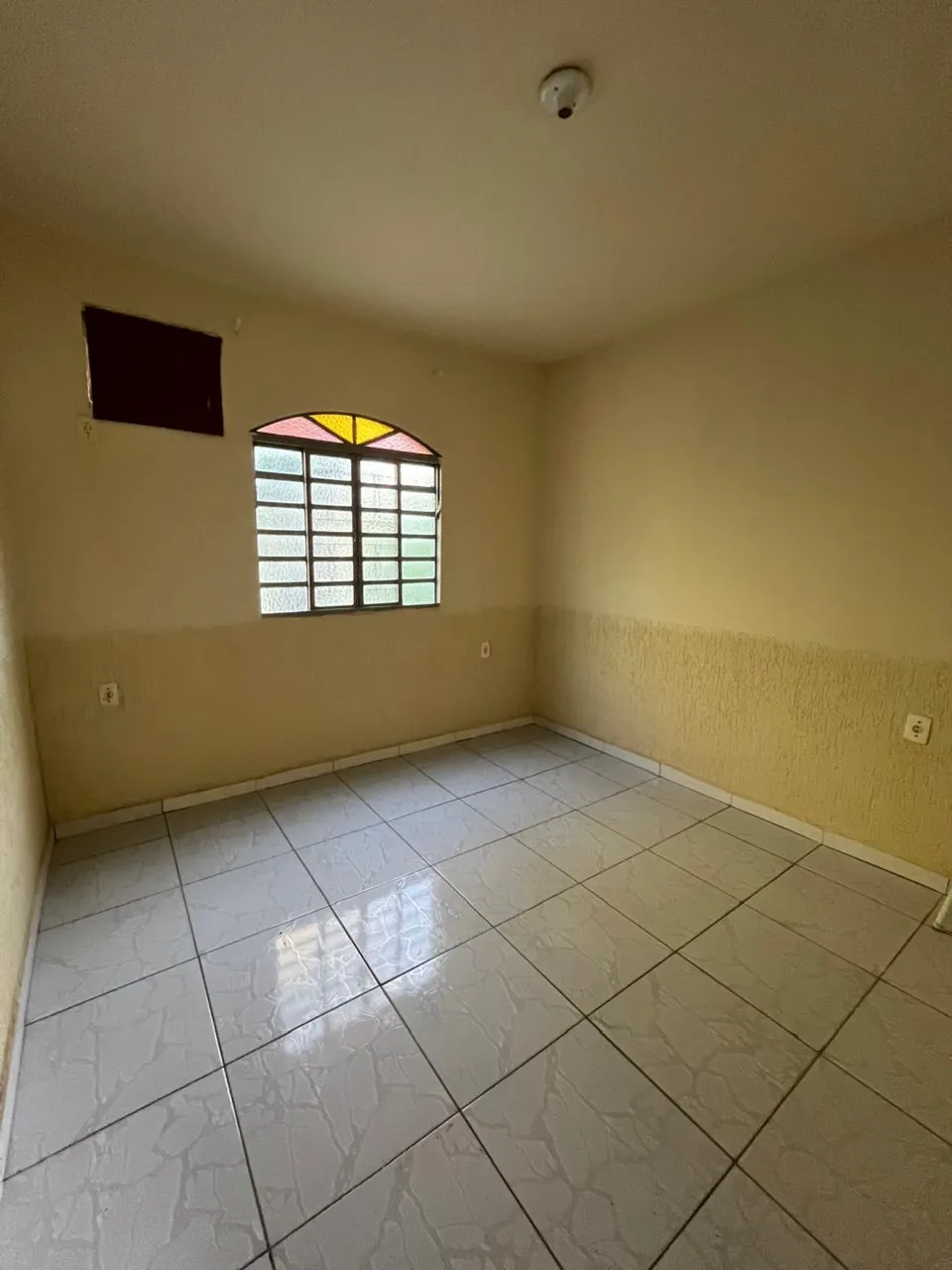2-bedroom apartment with 1 bathroom, no parking — photo 4