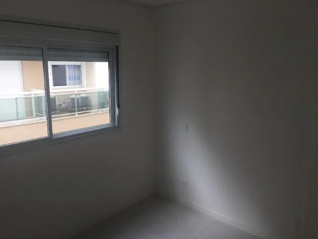 Balcony with a grill in a 2-bedroom apartment, 75 m² — photo 18