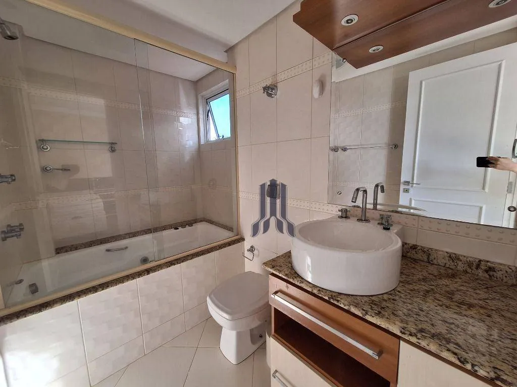113 m² apartment with a bathtub and a walk-in closet — photo 22