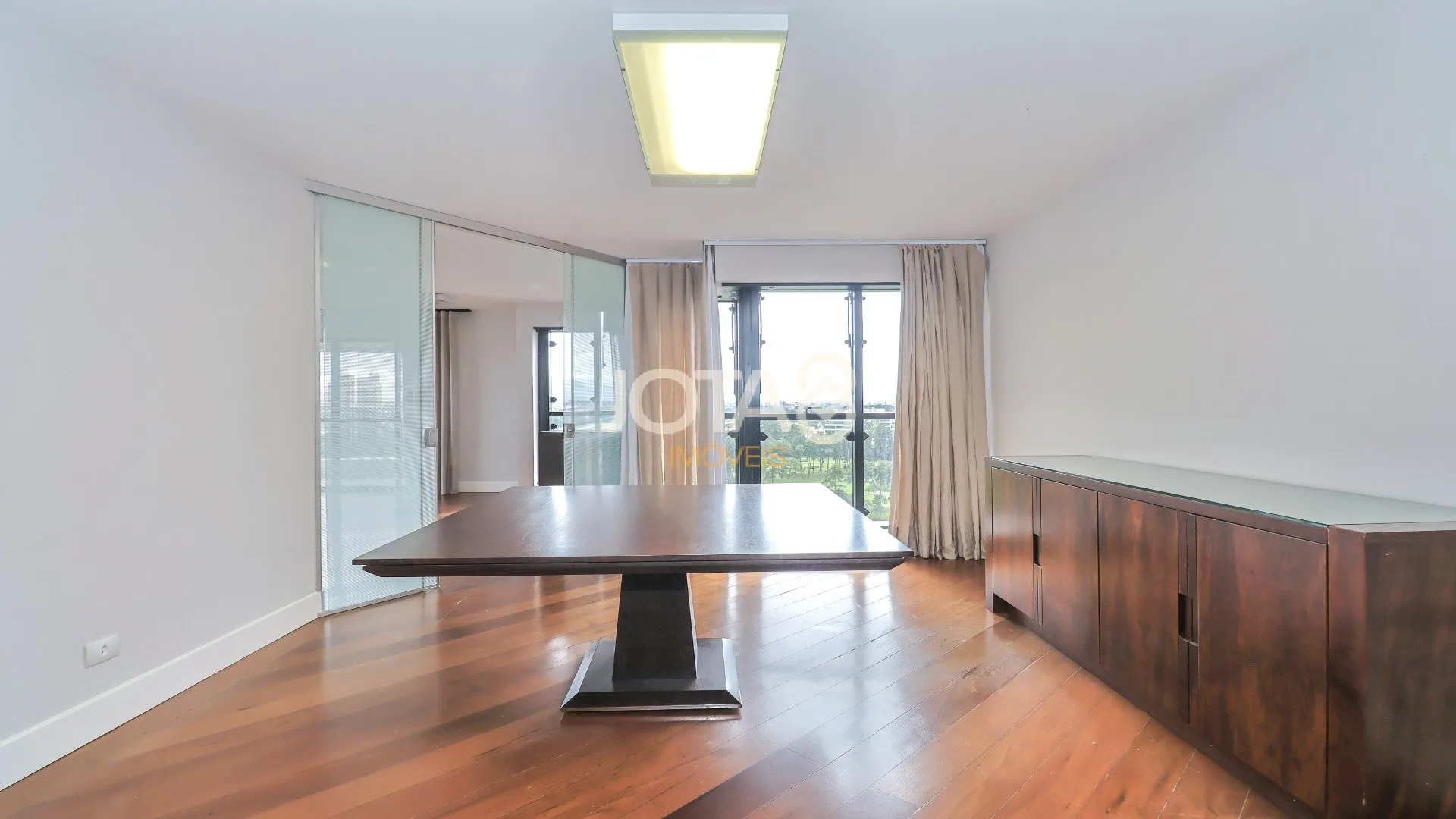 Unfurnished apartment with private BBQ