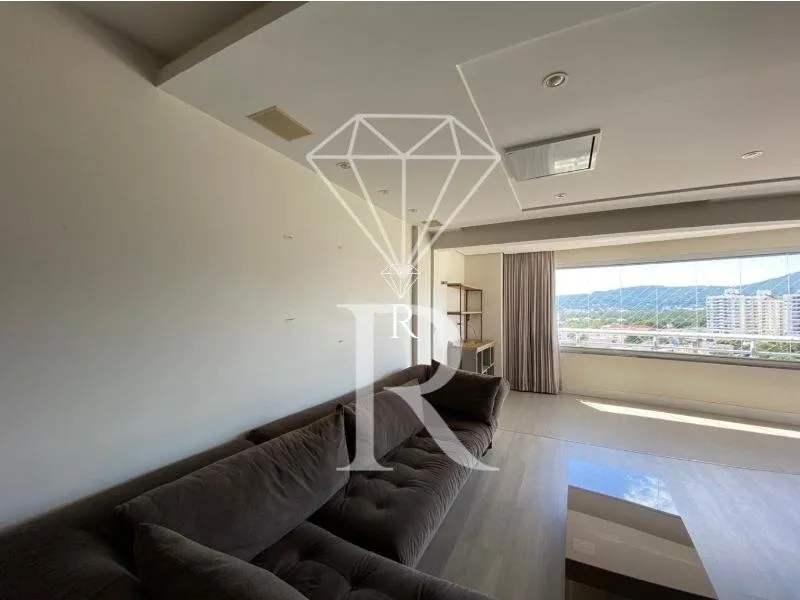 Ático de 296 m² con jardín privado y 3 plazas de garaje