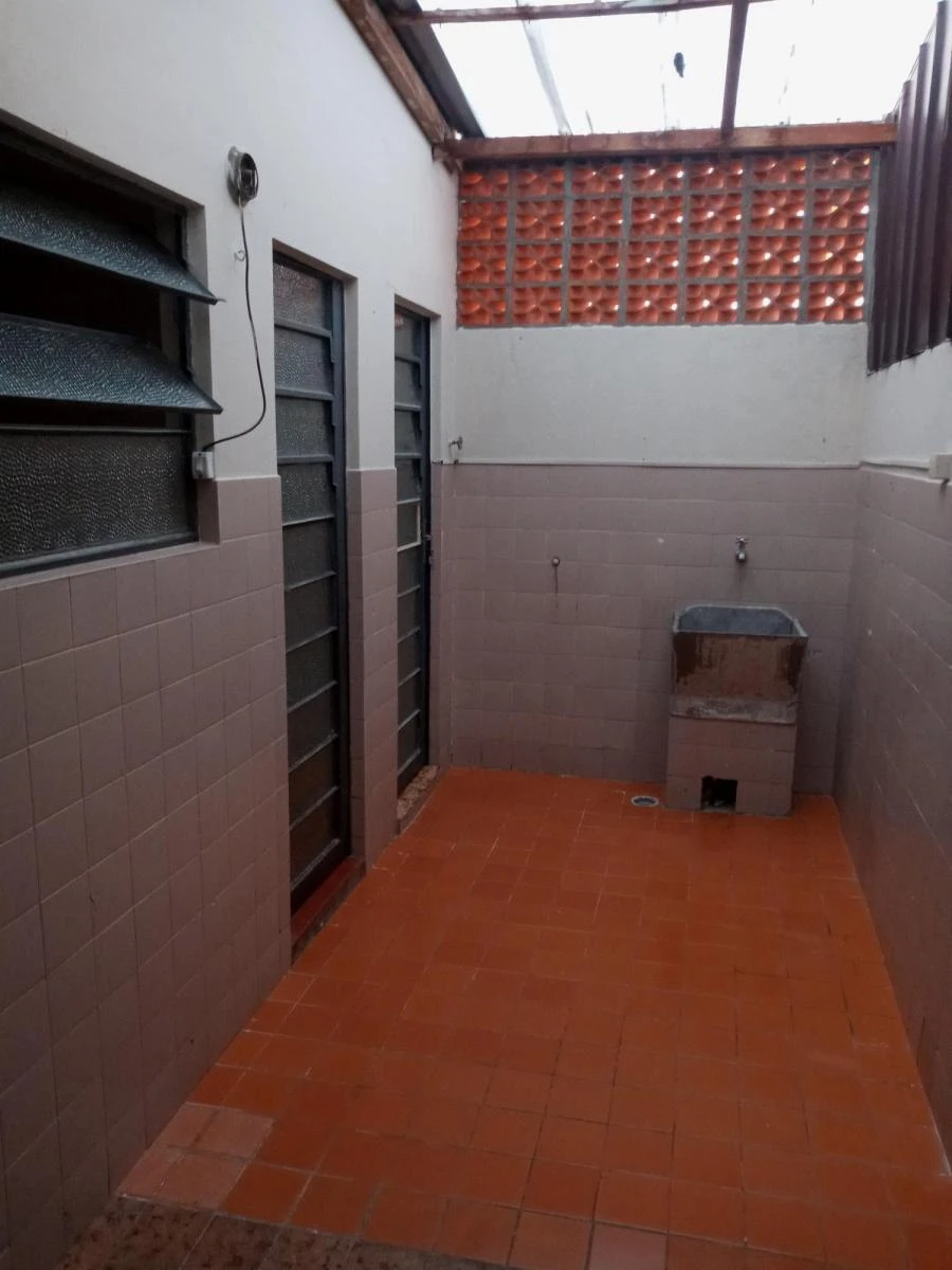 Walk-in closet in a 3-bedroom apartment, 140 m² — photo 3