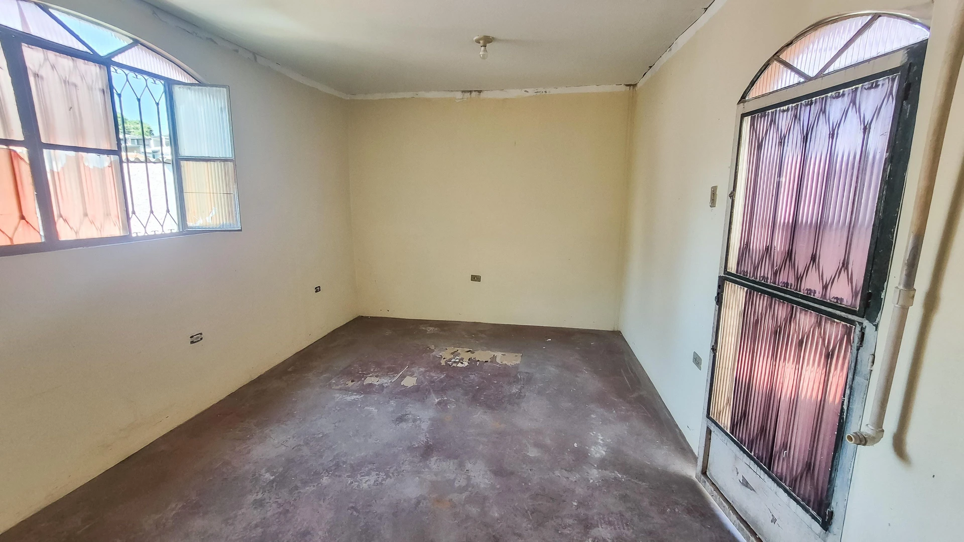 House with 2 bedrooms and a washing machine — photo 8