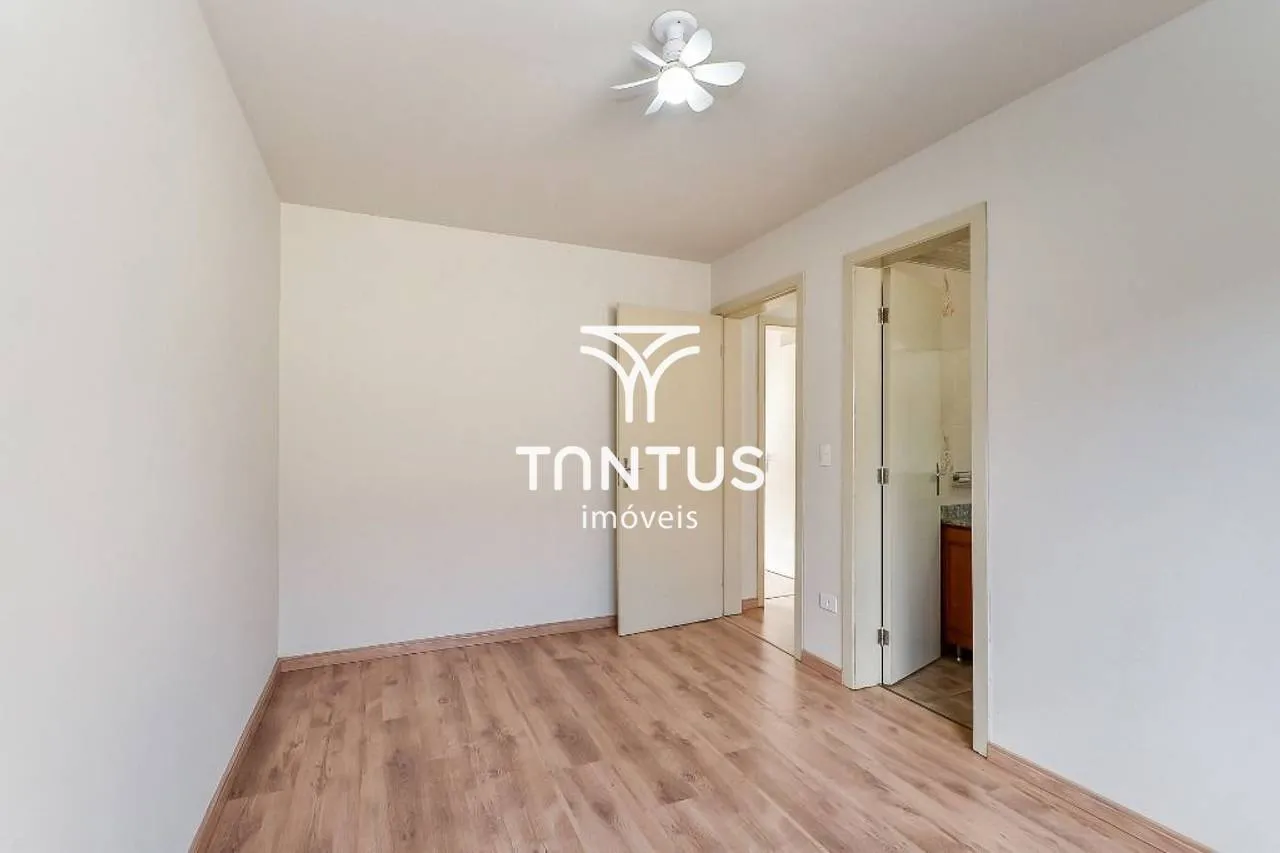 Wood or laminate floors in a 3-bedroom apartment, 80 m² — photo 11