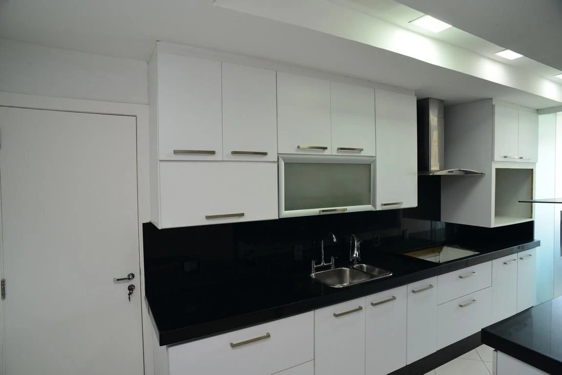 3-bedroom apartment in a building with a gym — photo 16