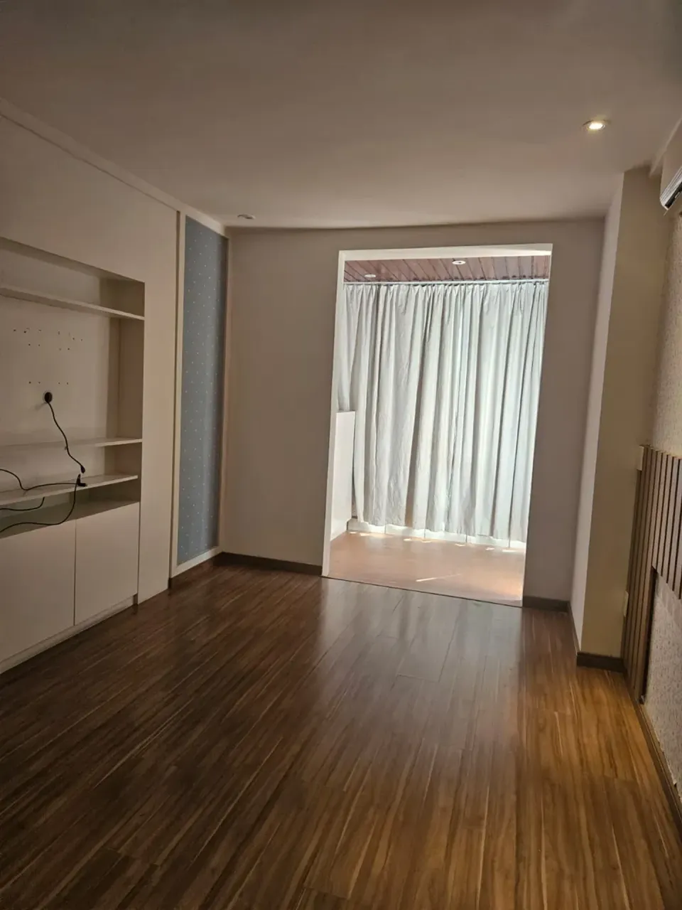 3-bedroom apartment with a glazed glass-in balcony — photo 5