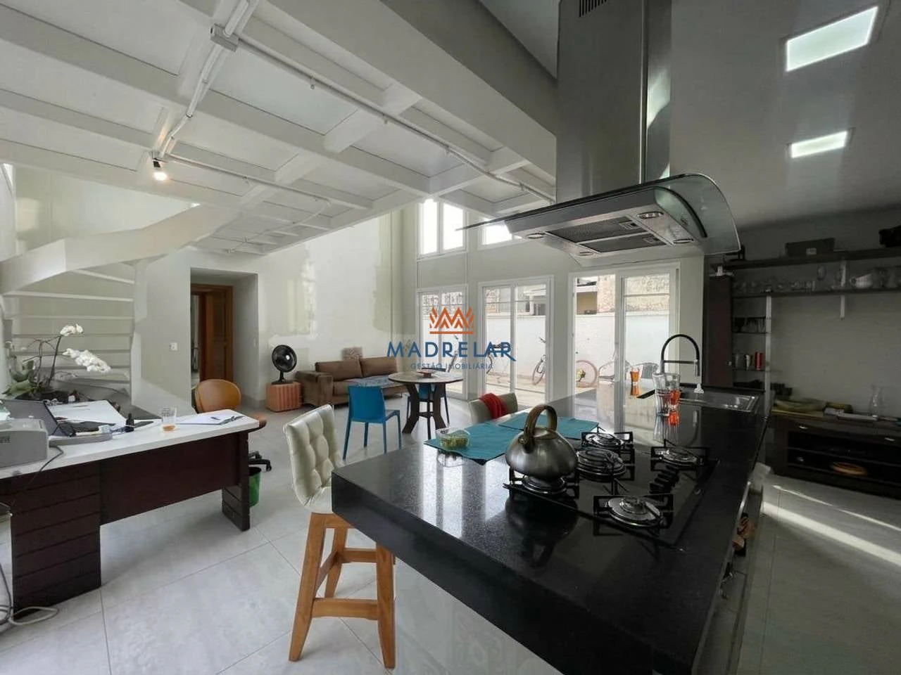 Furnished house, 389 m², with a walk-in closet — photo 2