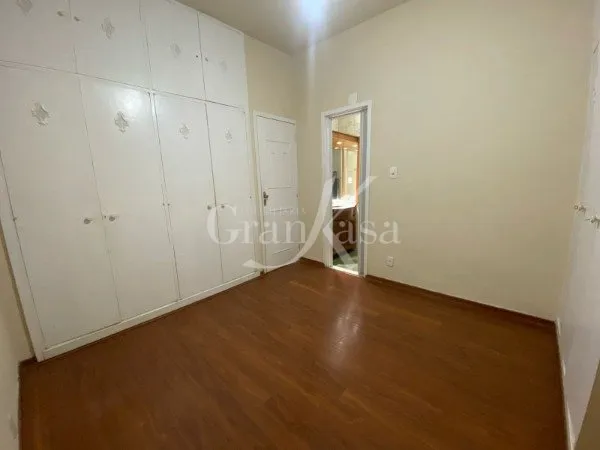 Apartment on the 6th floor with wood or laminate floors — photo 9