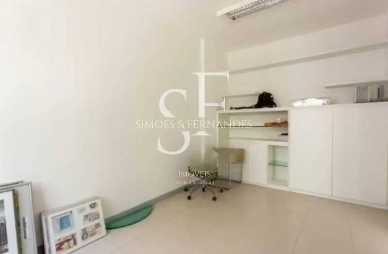 Duplex house with 7 bedrooms and 9 bathrooms, 548 m²