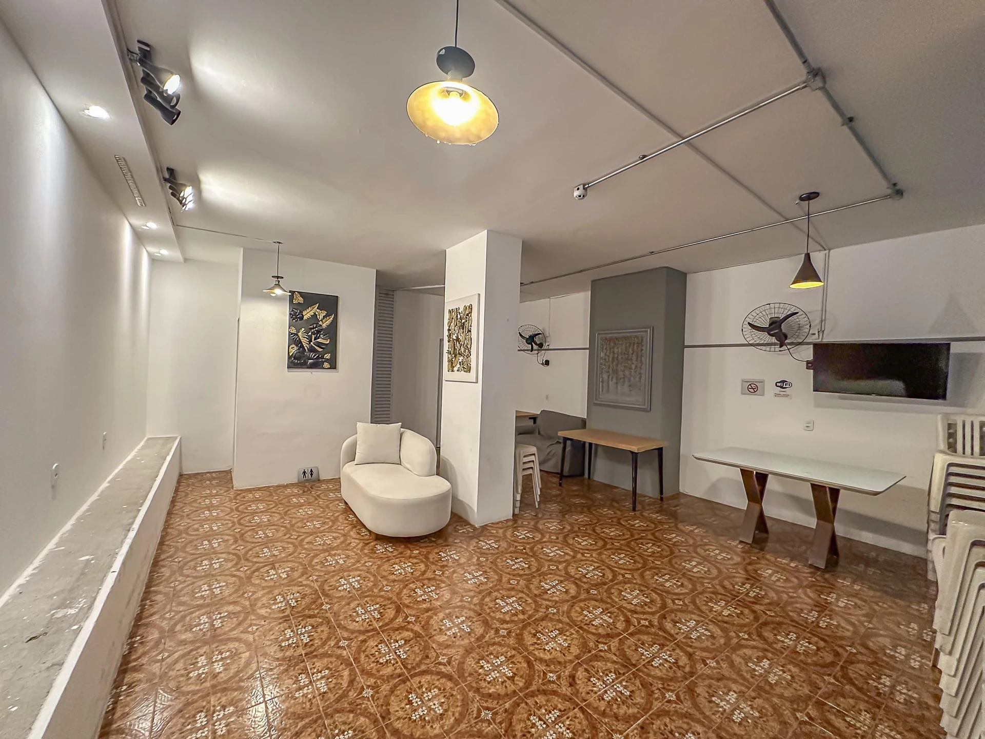 Apartment with 3 bedrooms, 1 en-suite and separate kitchen — photo 48