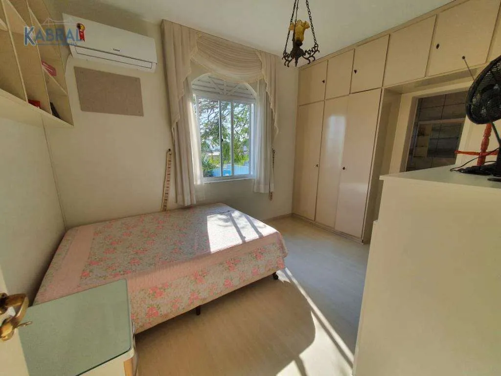House with open-plan kitchen and private garden — photo 12