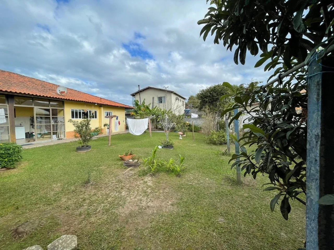 House with 5 bedrooms, 3 bathrooms and a private garden — photo 25