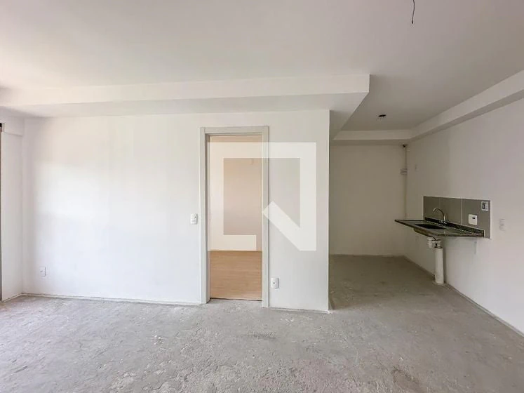 2-bedroom apartment in a building with a gym — photo 2