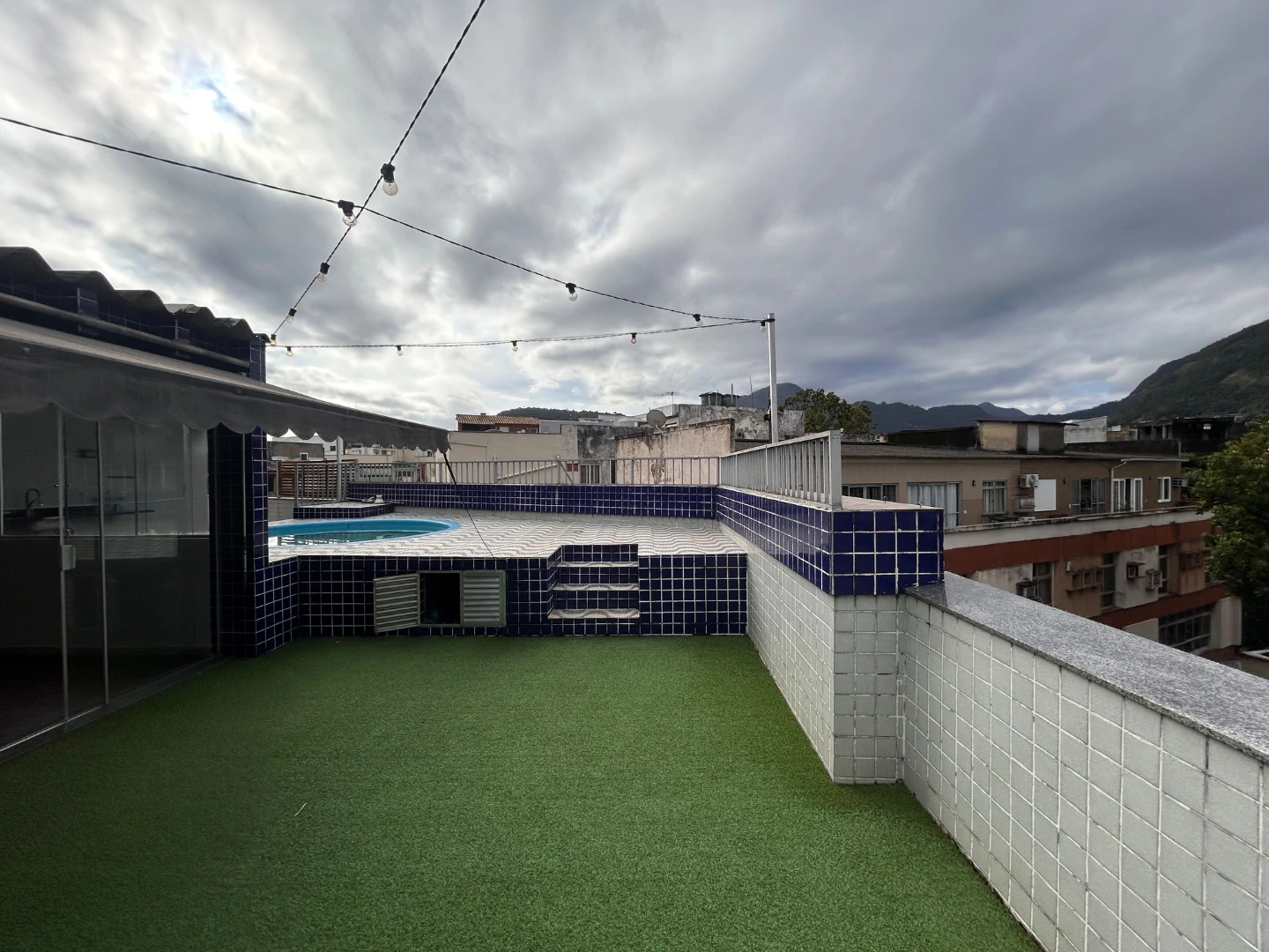3-bedroom apartment with a terrace and mountain views — photo 14