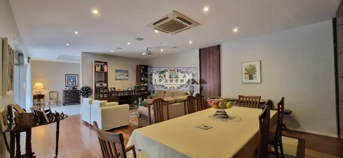 350 m² penthouse with 5 bedrooms and a glass balcony — photo 14