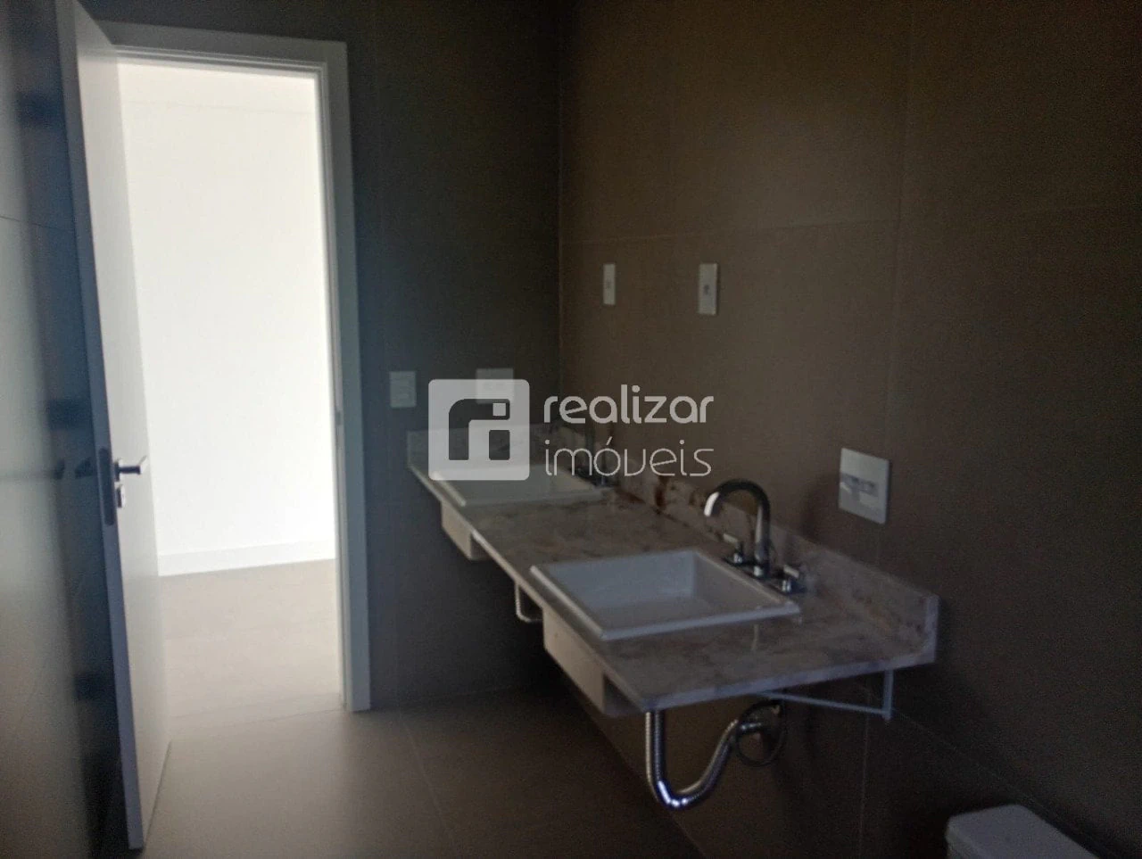 3-bedroom apartment with a water view in Florianópolis — photo 16