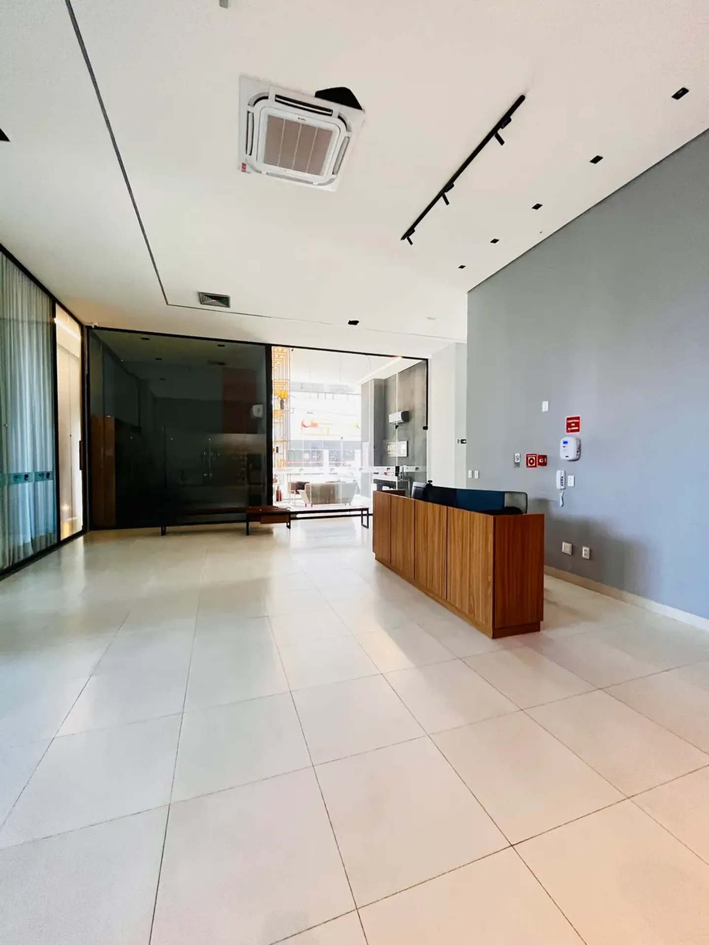 Floor-to-ceiling windows in a one-bedroom apartment, 30 m² — photo 23