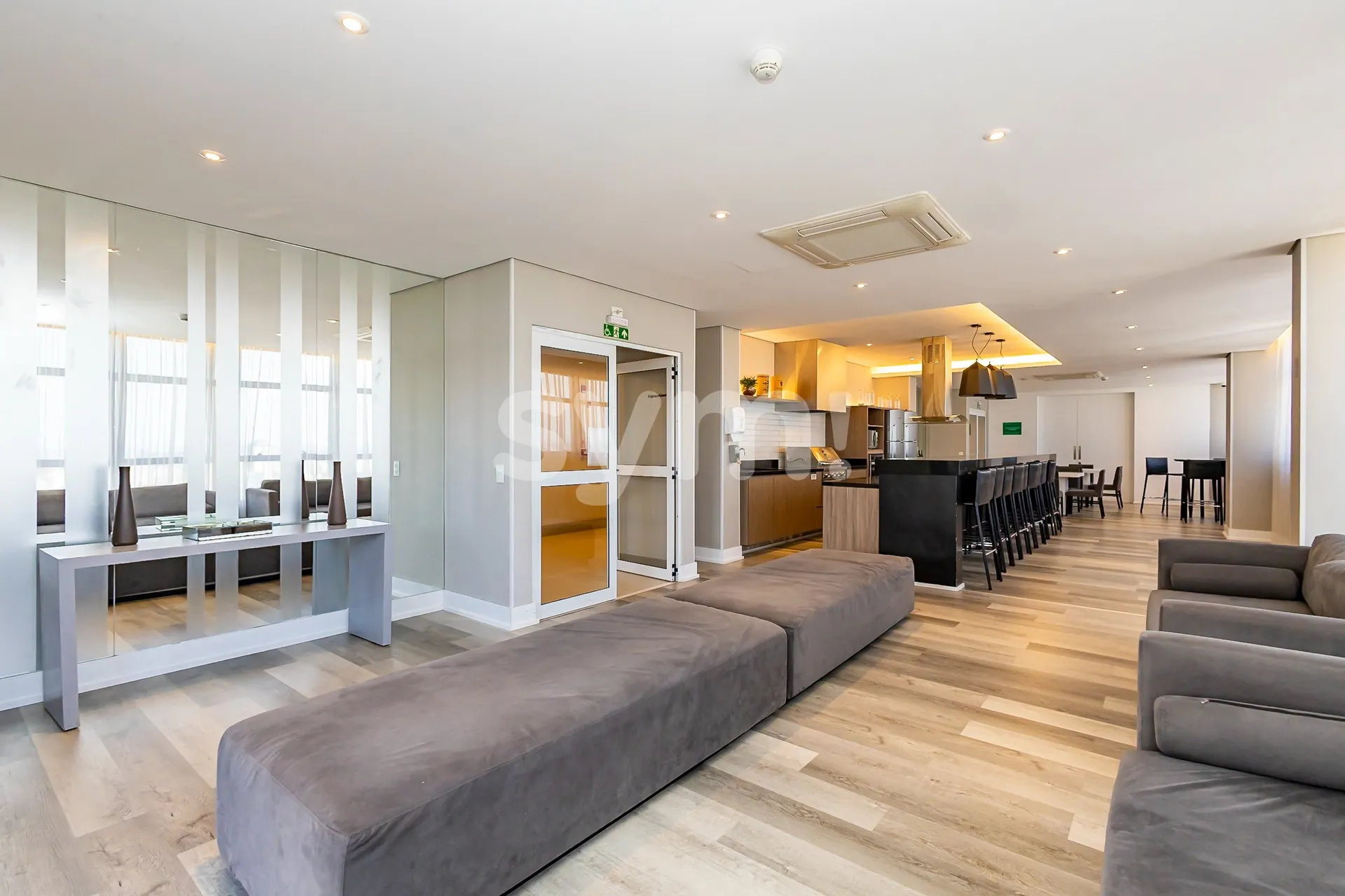 Furnished 2-bedroom apartment with a balcony grill — photo 37