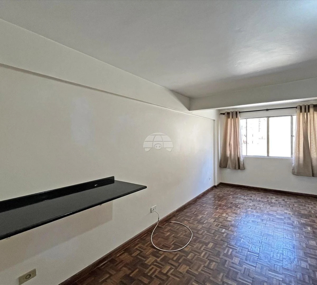 Wood or laminate floors in a one-bedroom apartment, 27 m²