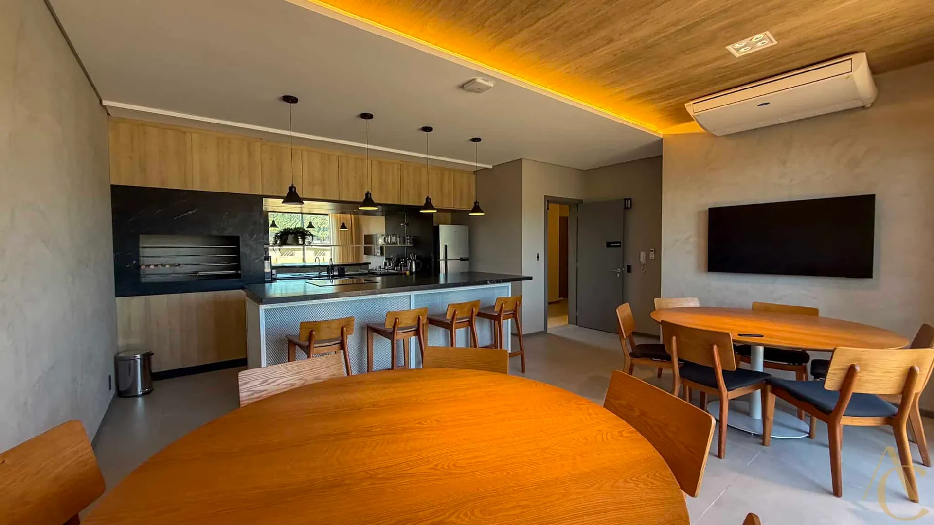 Glass-enclosed balcony in a 2-bedroom apartment, 69 m² — photo 33