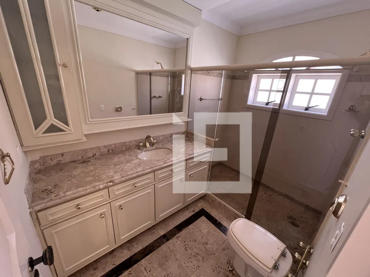 House with 4 suites and 5 parking spaces plus balcony BBQ — photo 29