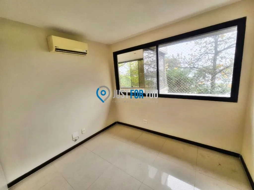 Apartamento com 3 dormitórios e varanda fechada de vidro — photo 27