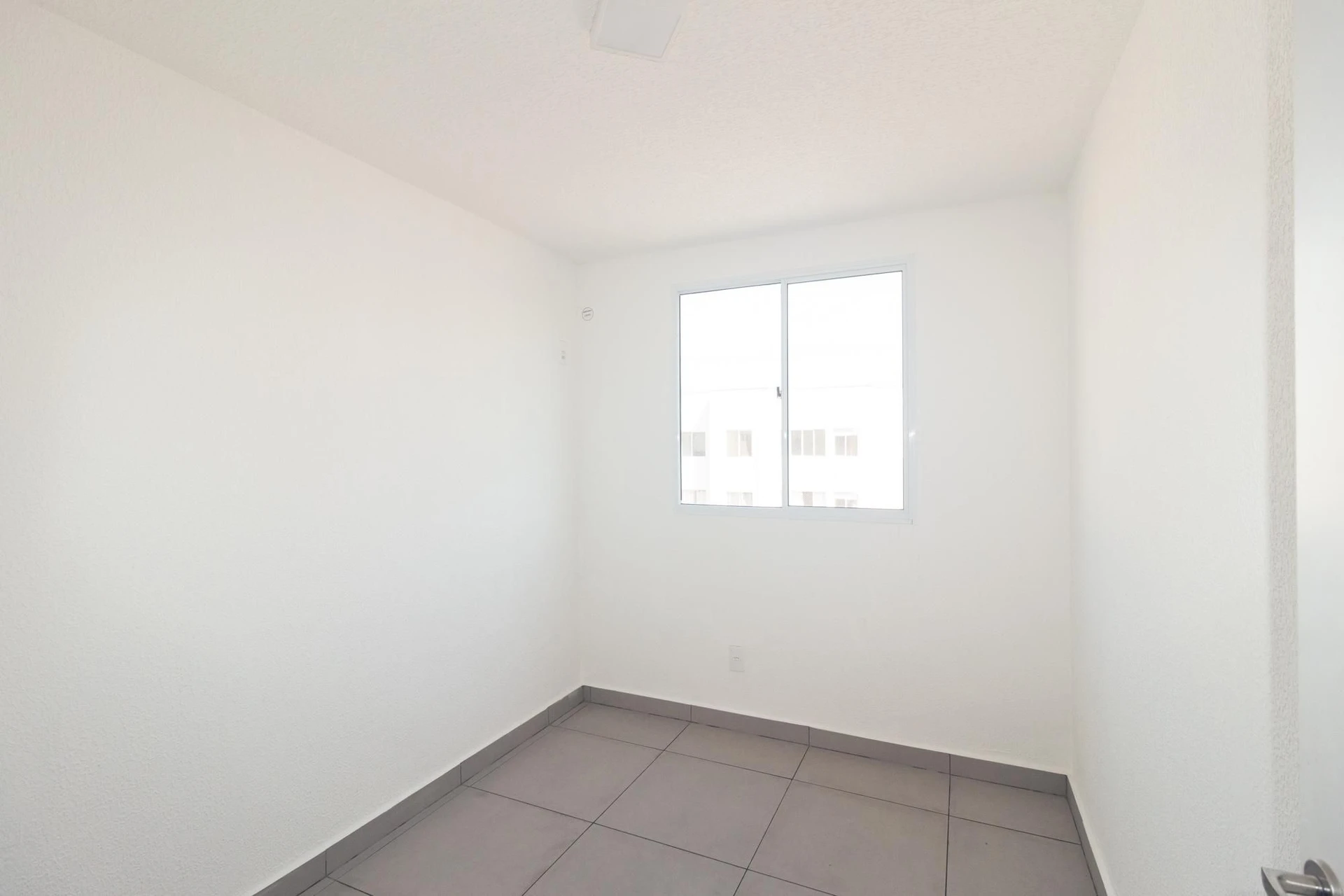 2-bedroom apartment with shared outdoor pool — photo 13