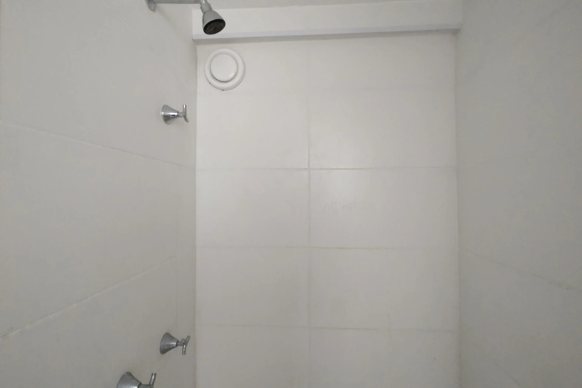 1-bedroom apartment with an open-plan kitchen and parking — photo 31