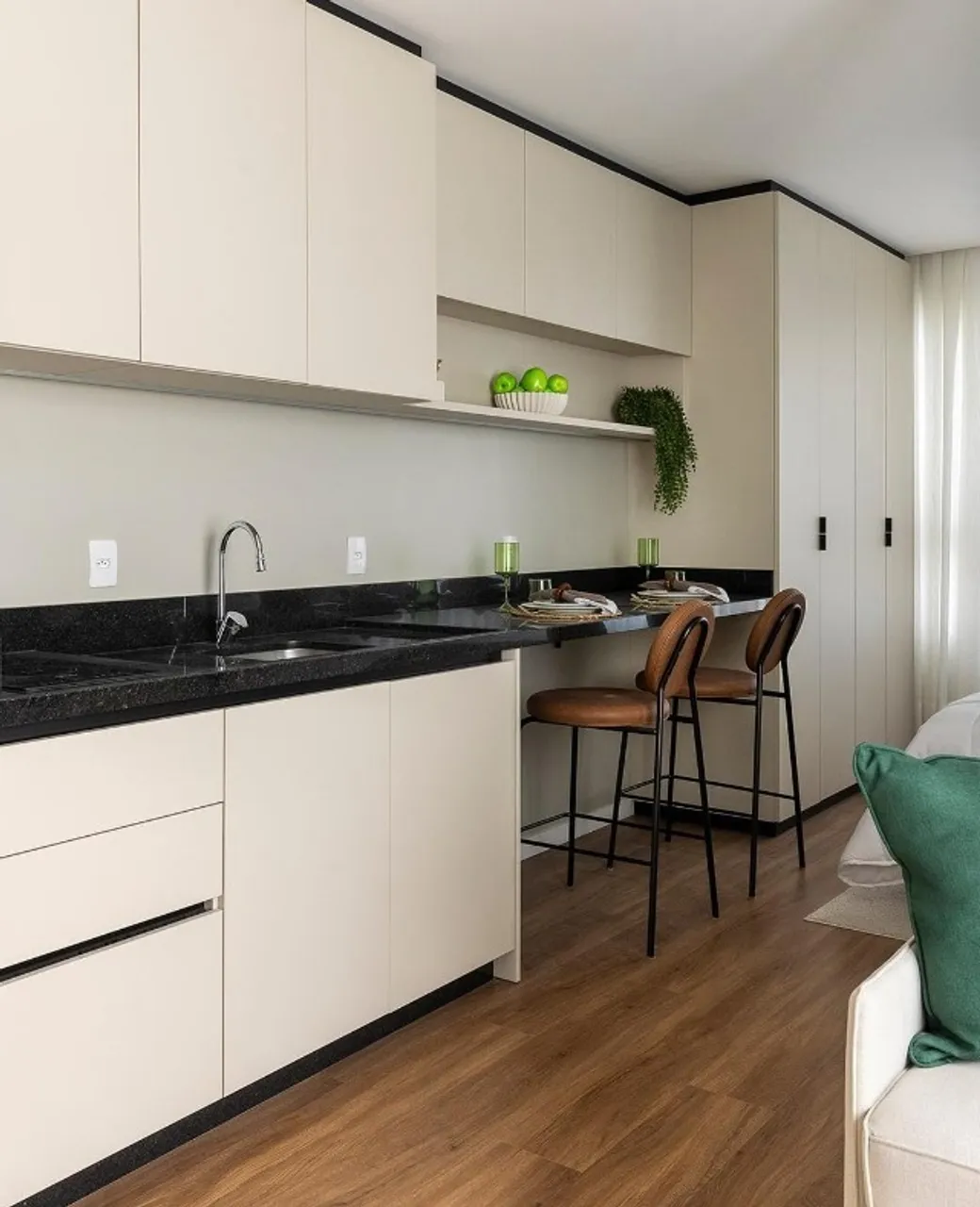 Estúdio mobiliado com varanda envidraçada e 34 m² — photo 2
