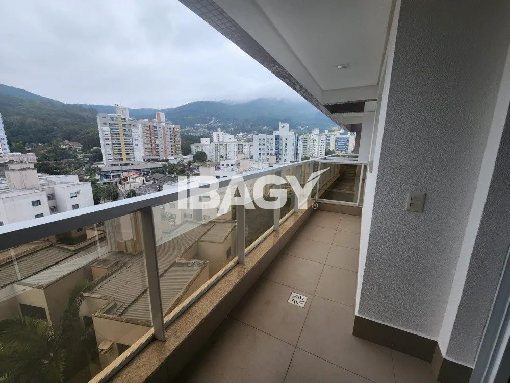 2-bedroom apartment in a building with a gym — photo 3