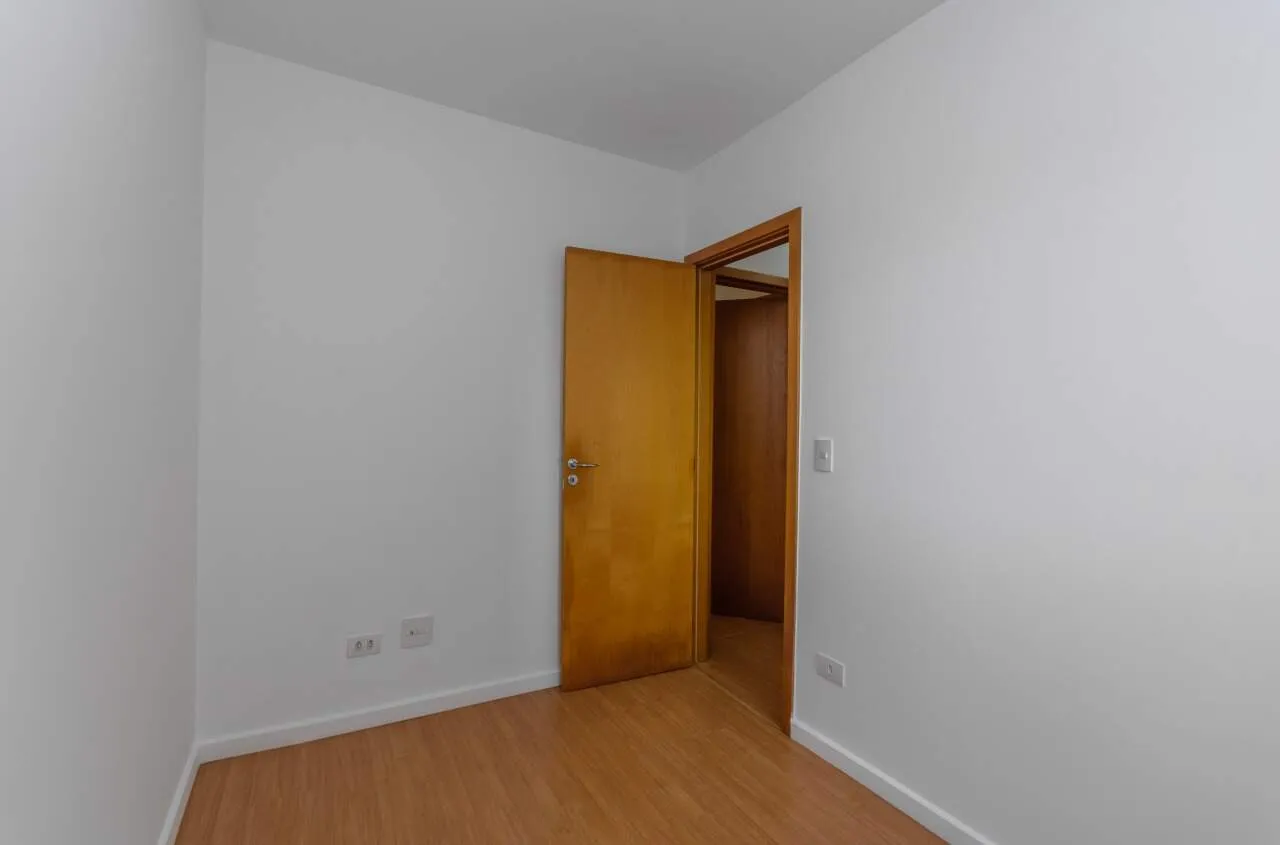 Wood or laminate floors in a 2-bedroom apartment, 60 m² — photo 7