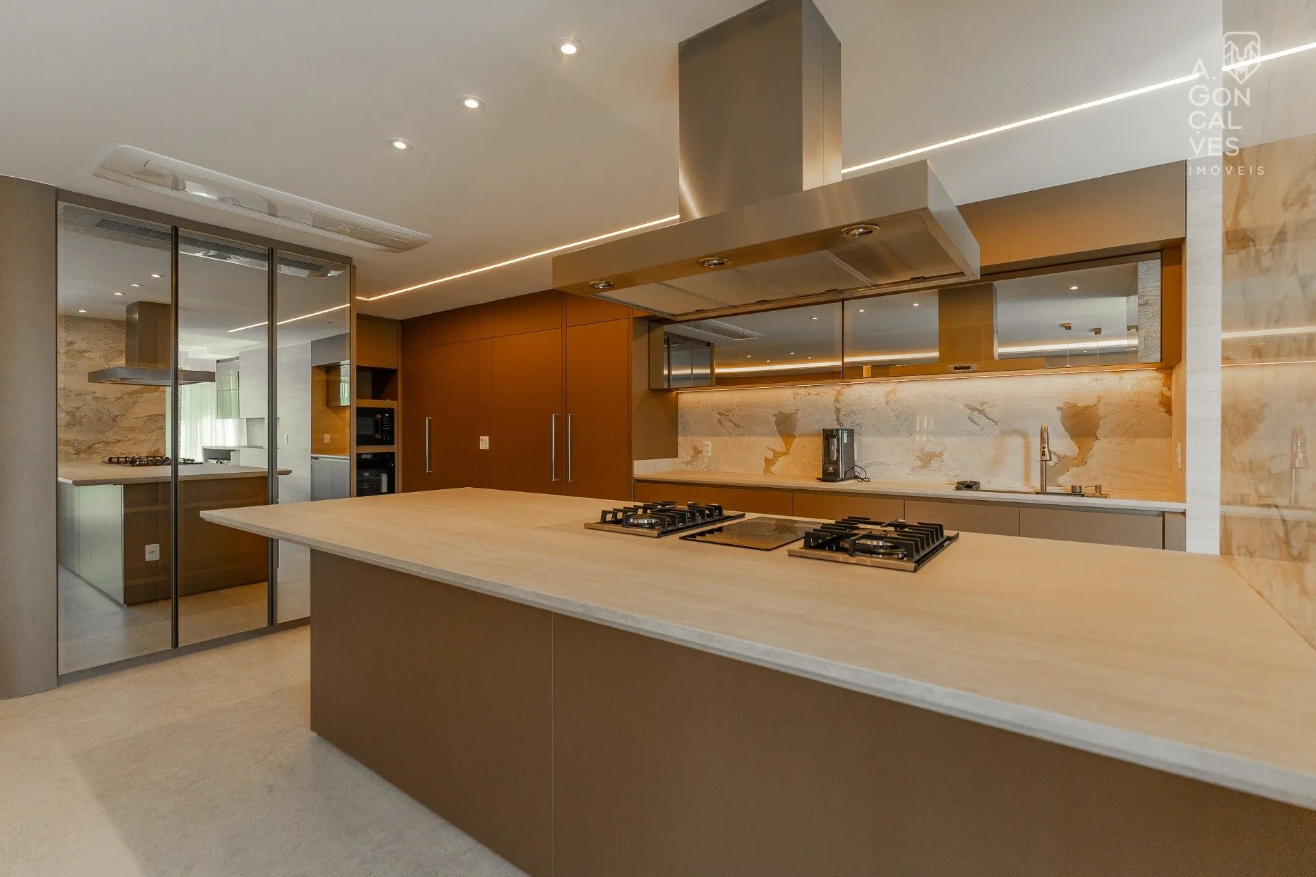 Furnished apartment with 3 suites and 257 m² — photo 38
